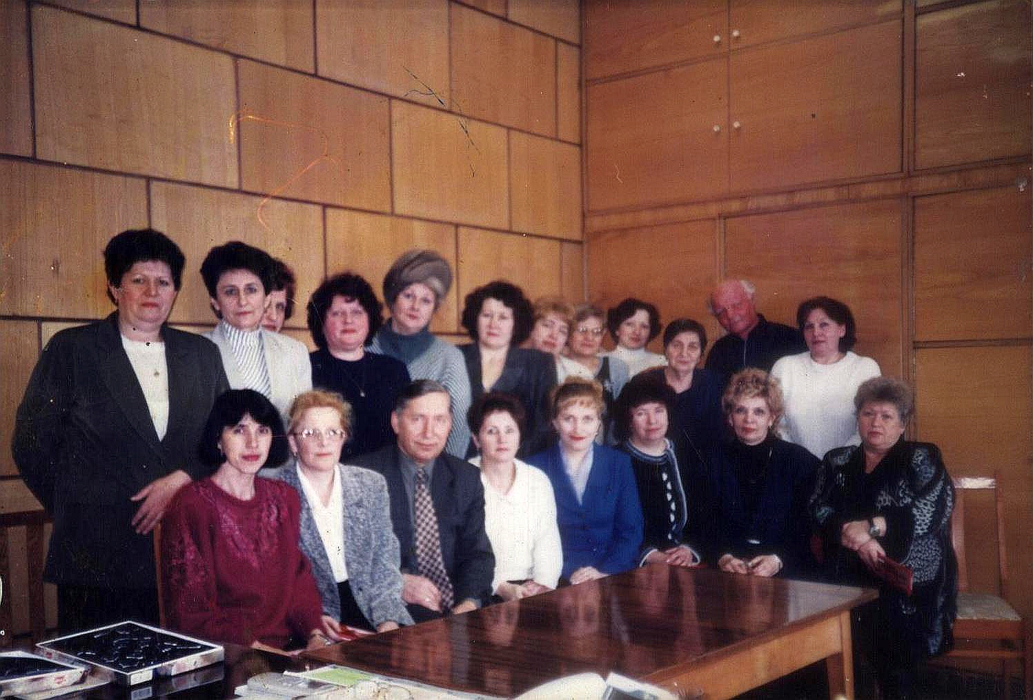 kollektiv upravleniya oao primorskaya shveynaya firma vostok v kabinete direktora