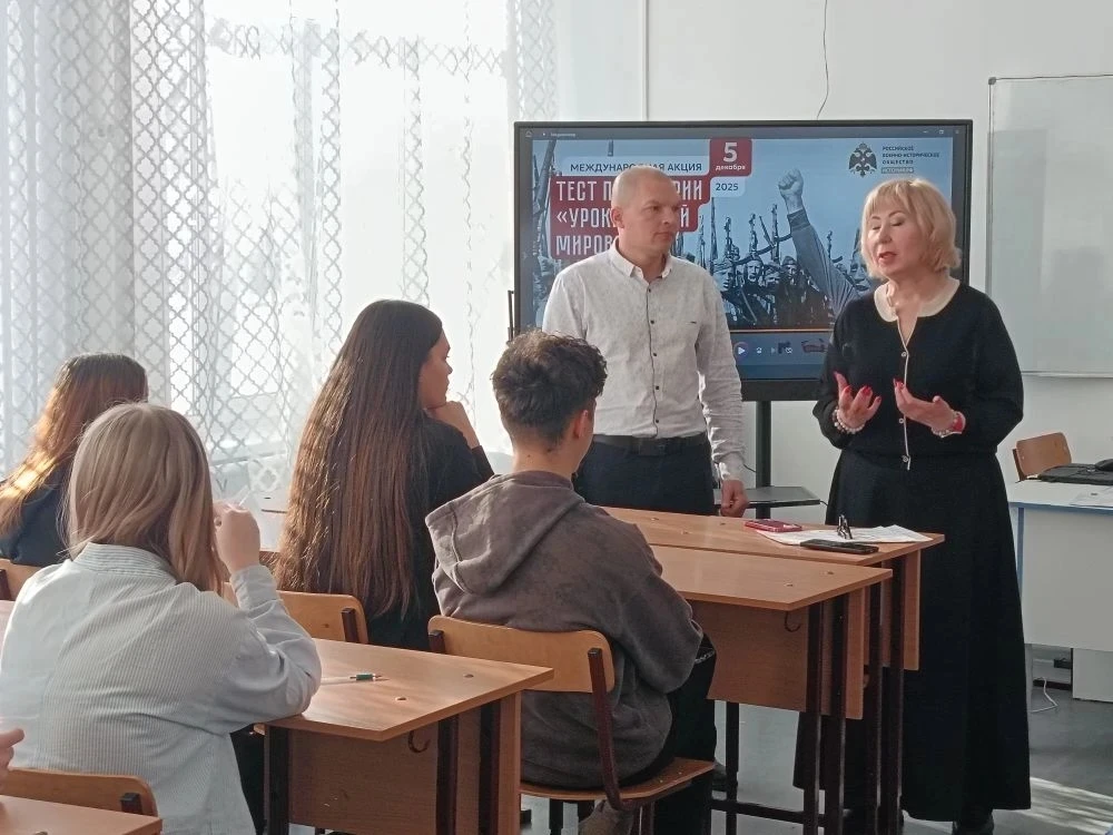 trudneva tatyana petrovna predsedatel dumy spasska dalnego i deputat dumy pivovarov aleksandr eduardovichpng